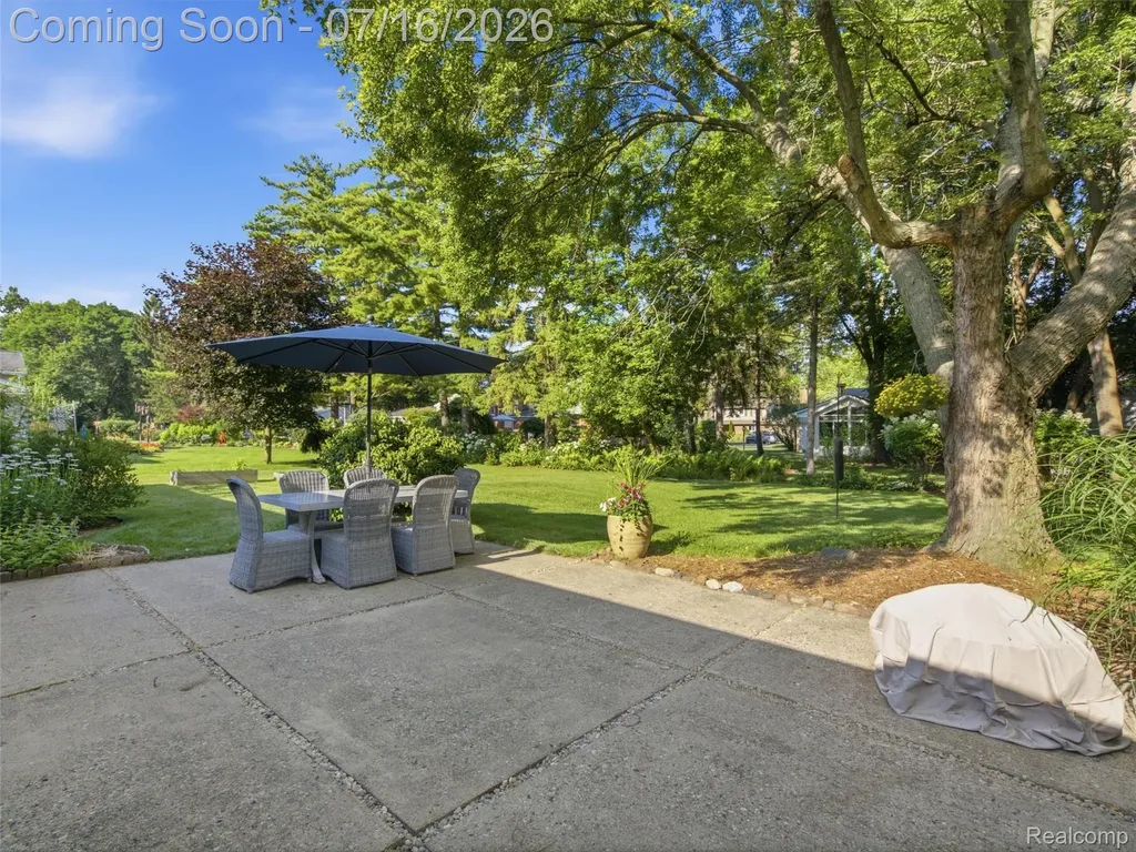 6229 Sandshores Drive Troy City MI 48085