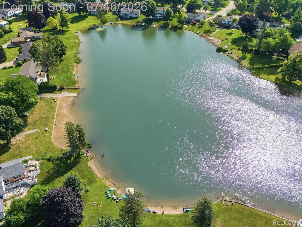 6229 Sandshores Drive Troy City MI 48085