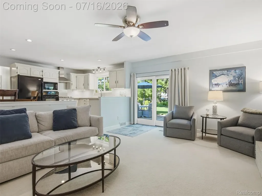 6229 Sandshores Drive Troy City MI 48085