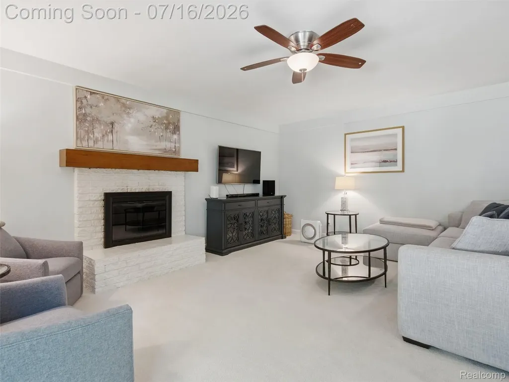 6229 Sandshores Drive Troy City MI 48085
