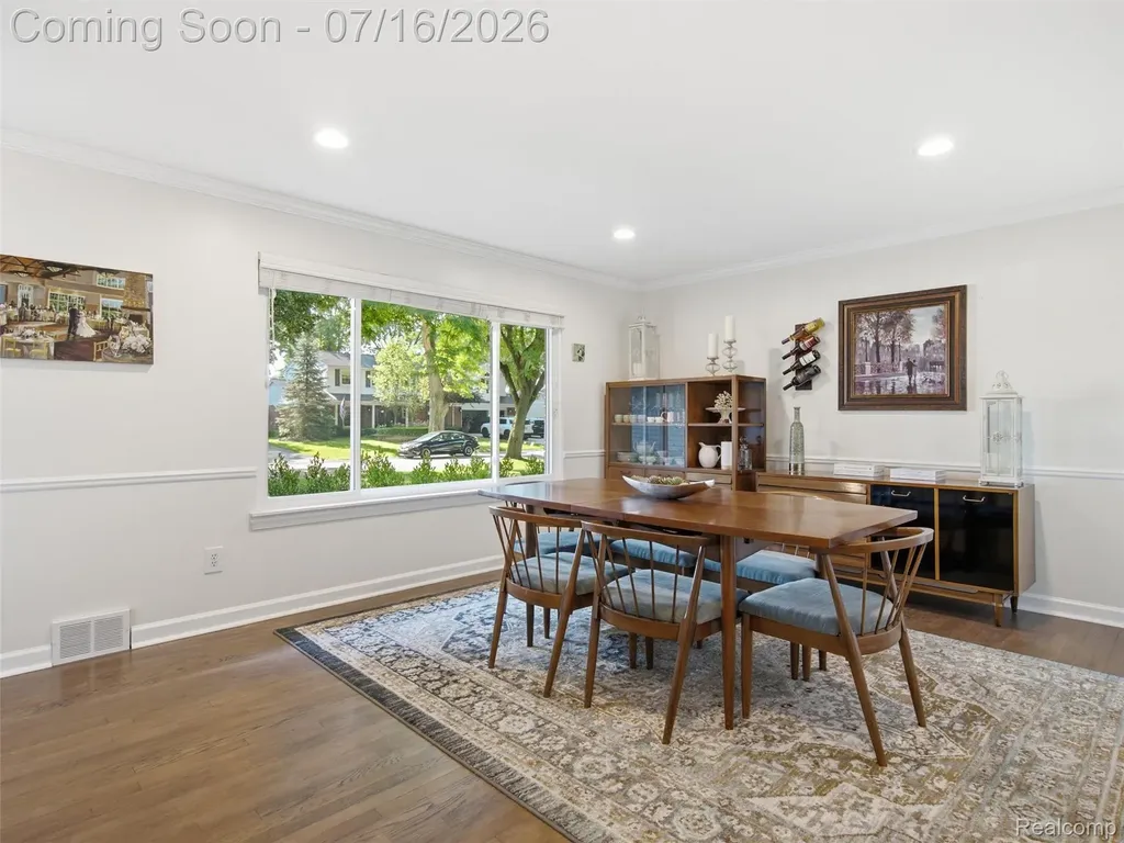 6229 Sandshores Drive Troy City MI 48085