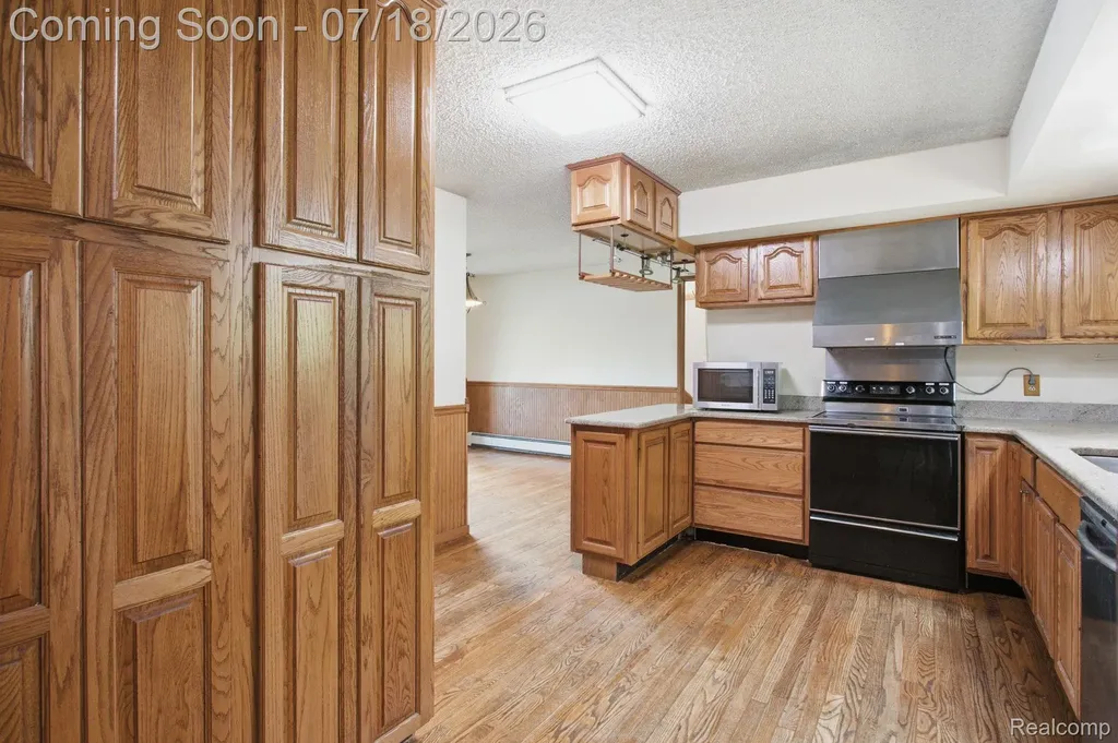 2726 Bay Drive West Bloomfield Charter Township MI 48324