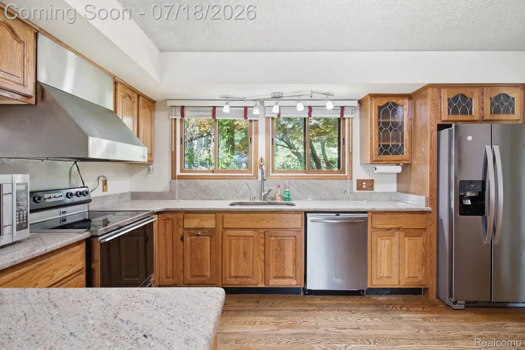2726 Bay Drive West Bloomfield Charter Township MI 48324