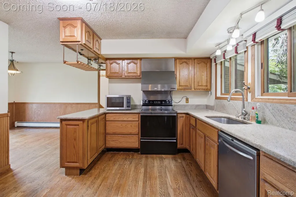 2726 Bay Drive West Bloomfield Charter Township MI 48324