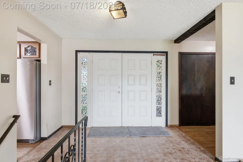 2726 Bay Drive West Bloomfield Charter Township MI 48324