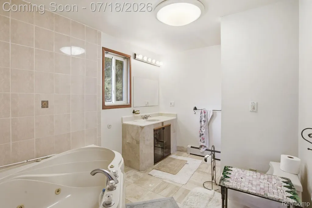 2726 Bay Drive West Bloomfield Charter Township MI 48324