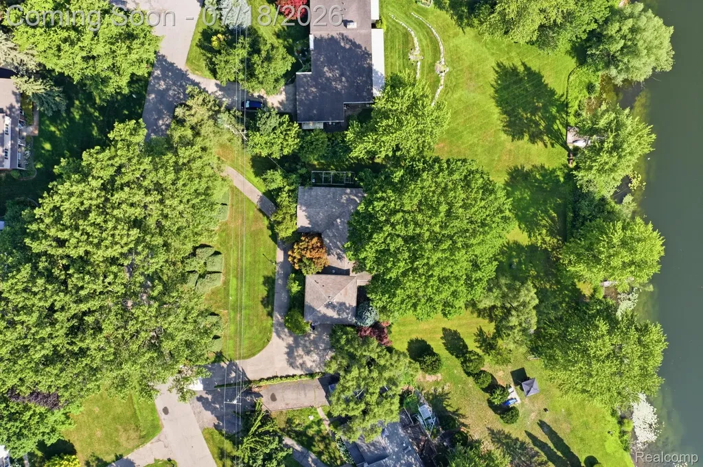 2726 Bay Drive West Bloomfield Charter Township MI 48324