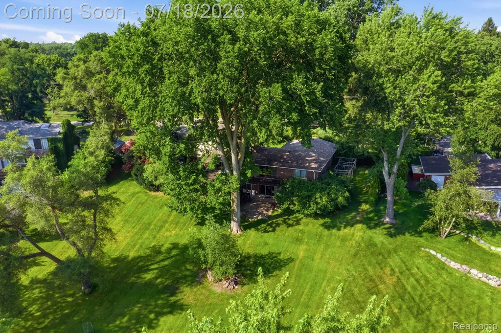 2726 Bay Drive West Bloomfield Charter Township MI 48324