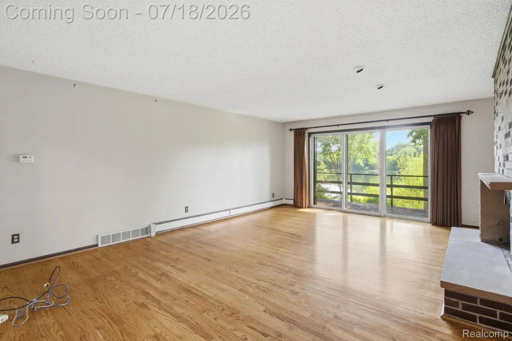 2726 Bay Drive West Bloomfield Charter Township MI 48324