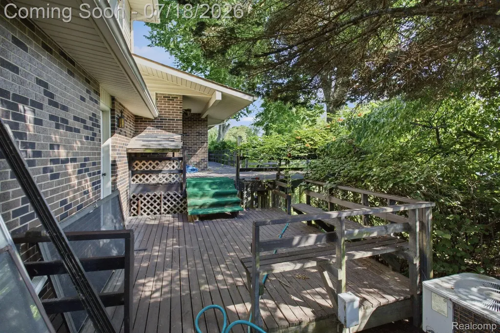 2726 Bay Drive West Bloomfield Charter Township MI 48324