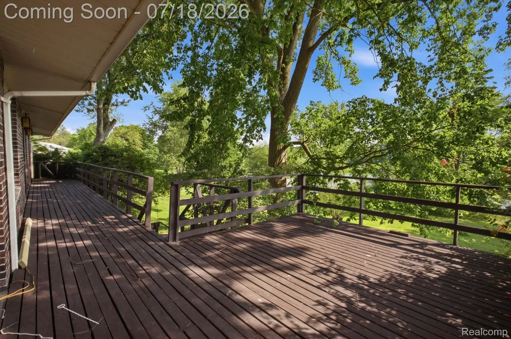 2726 Bay Drive West Bloomfield Charter Township MI 48324