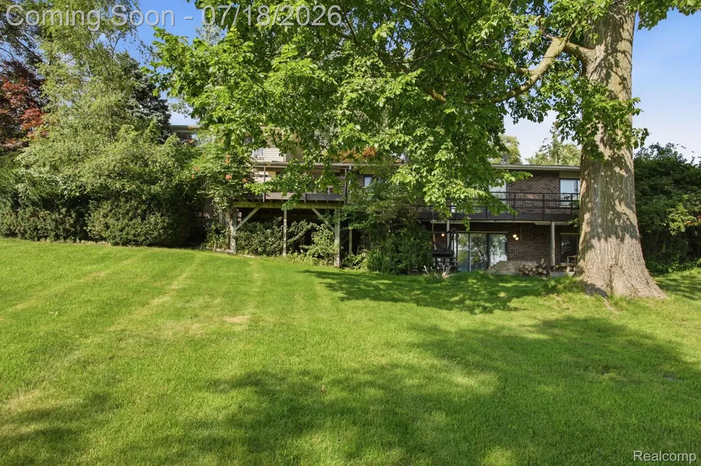 2726 Bay Drive West Bloomfield Charter Township MI 48324