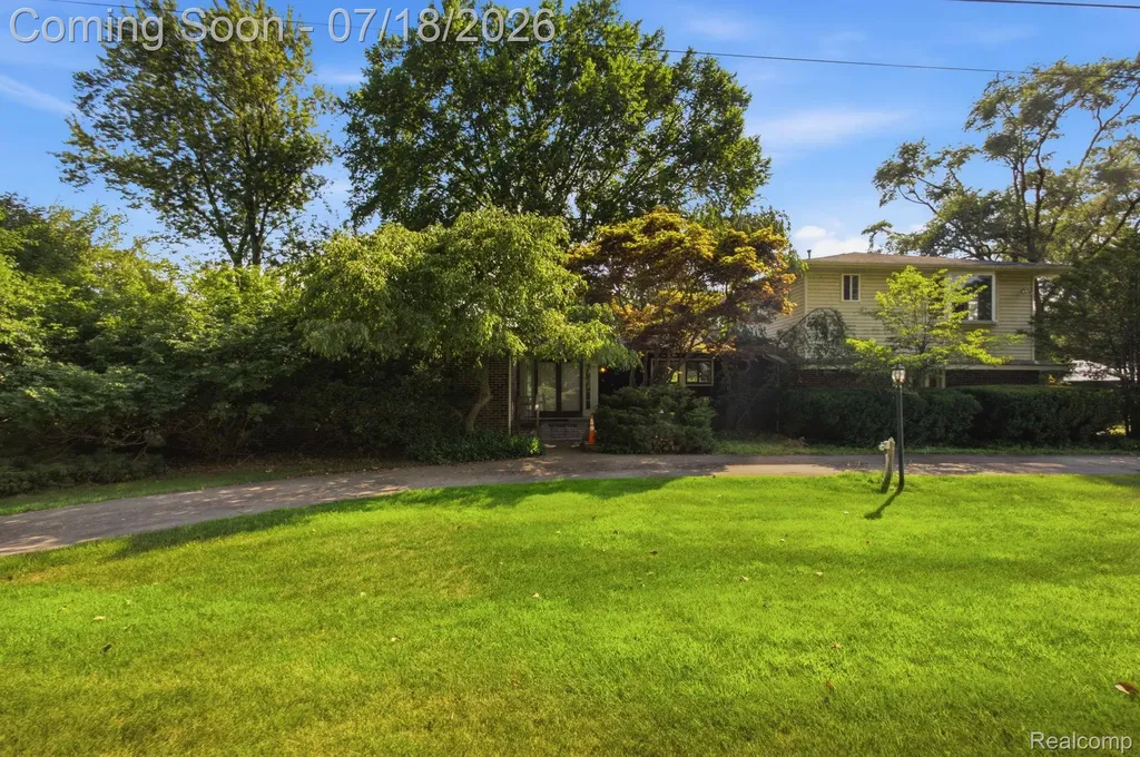 2726 Bay Drive West Bloomfield Charter Township MI 48324