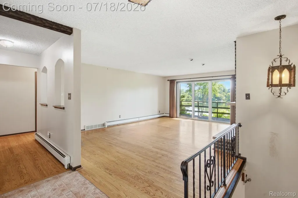2726 Bay Drive West Bloomfield Charter Township MI 48324