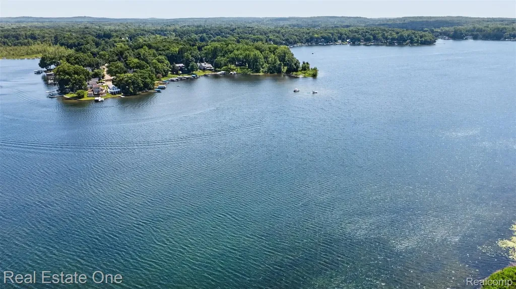 0000 Big Lake Springfield Charter Township MI 48350