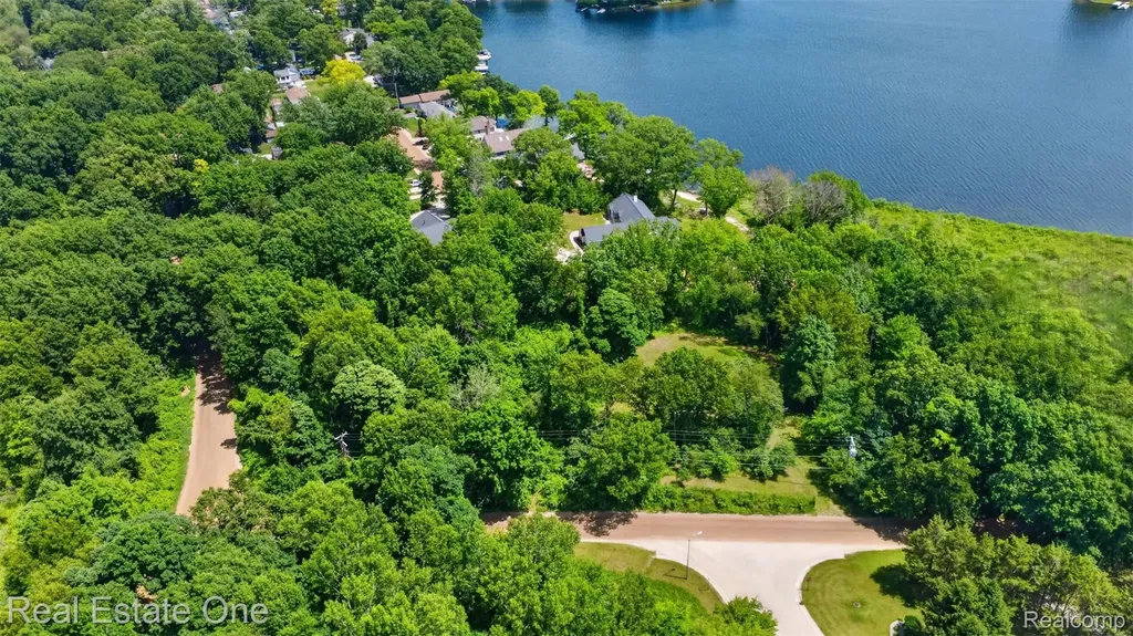 0000 Big Lake Springfield Charter Township MI 48350