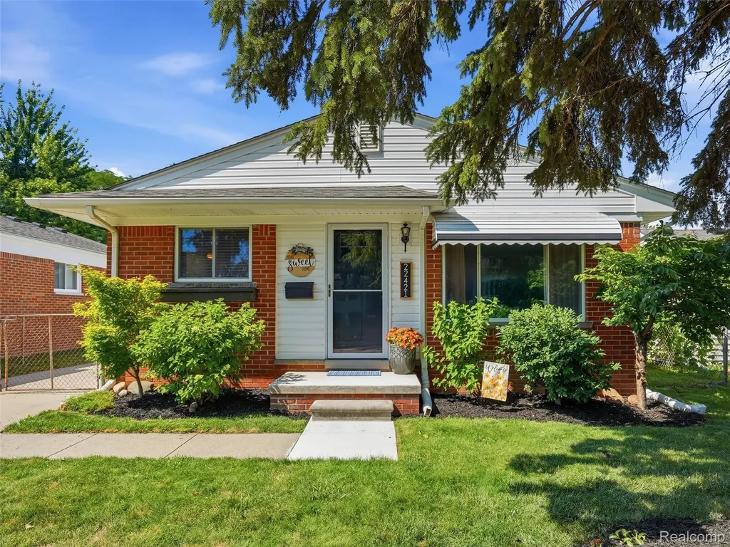 22421 Visnaw Street St. Clair Shores City MI 48081