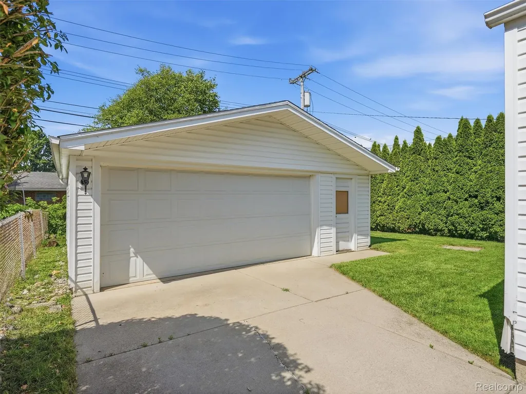 22421 Visnaw Street St. Clair Shores City MI 48081