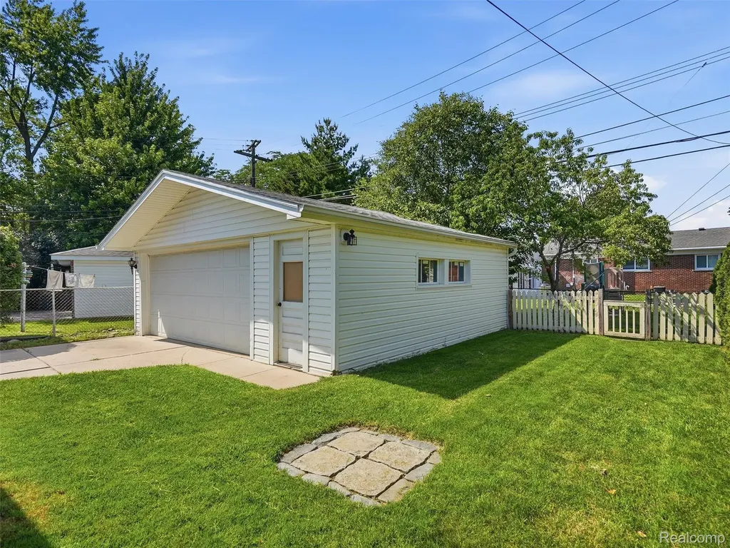 22421 Visnaw Street St. Clair Shores City MI 48081