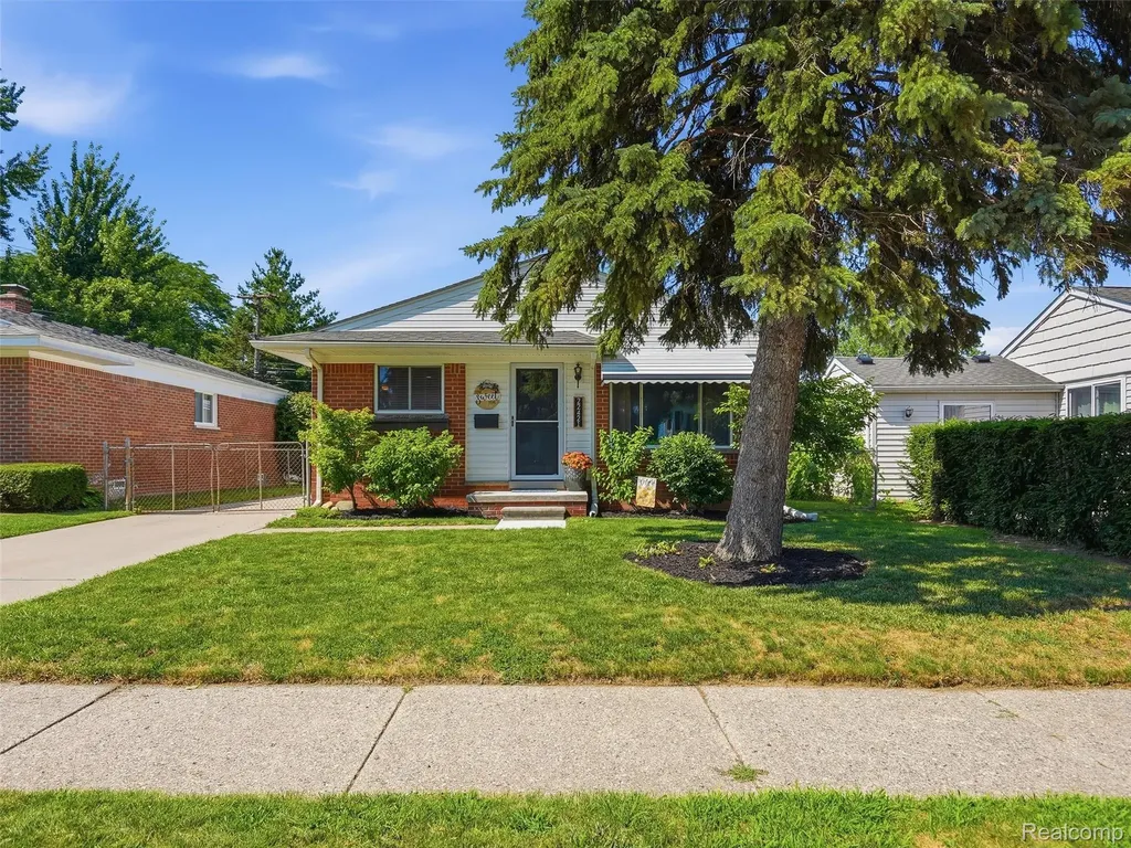 22421 Visnaw Street St. Clair Shores City MI 48081