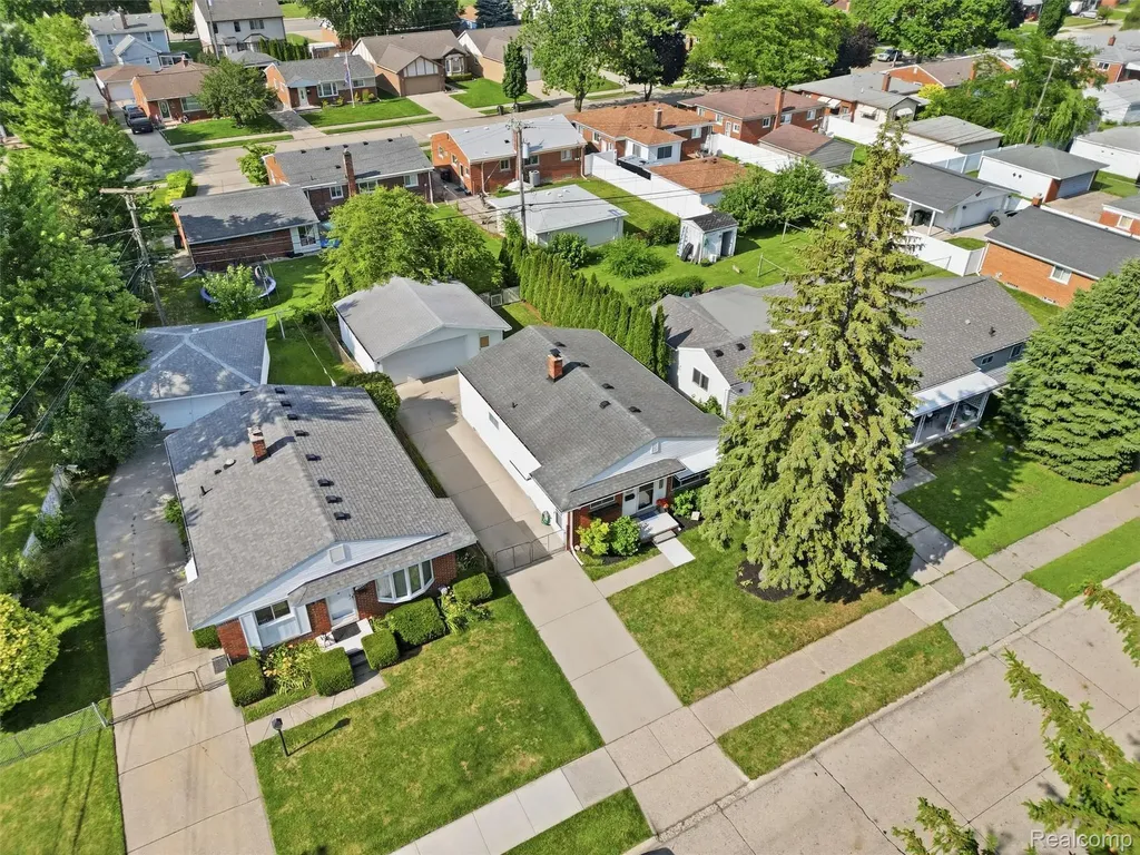 22421 Visnaw Street St. Clair Shores City MI 48081