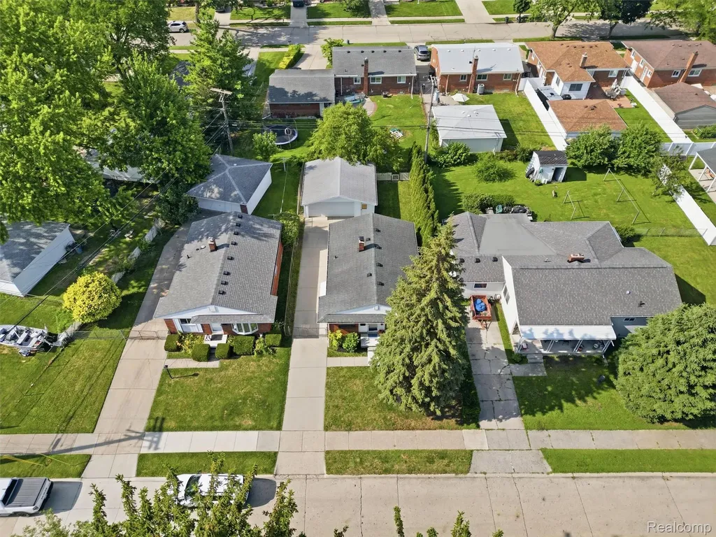 22421 Visnaw Street St. Clair Shores City MI 48081