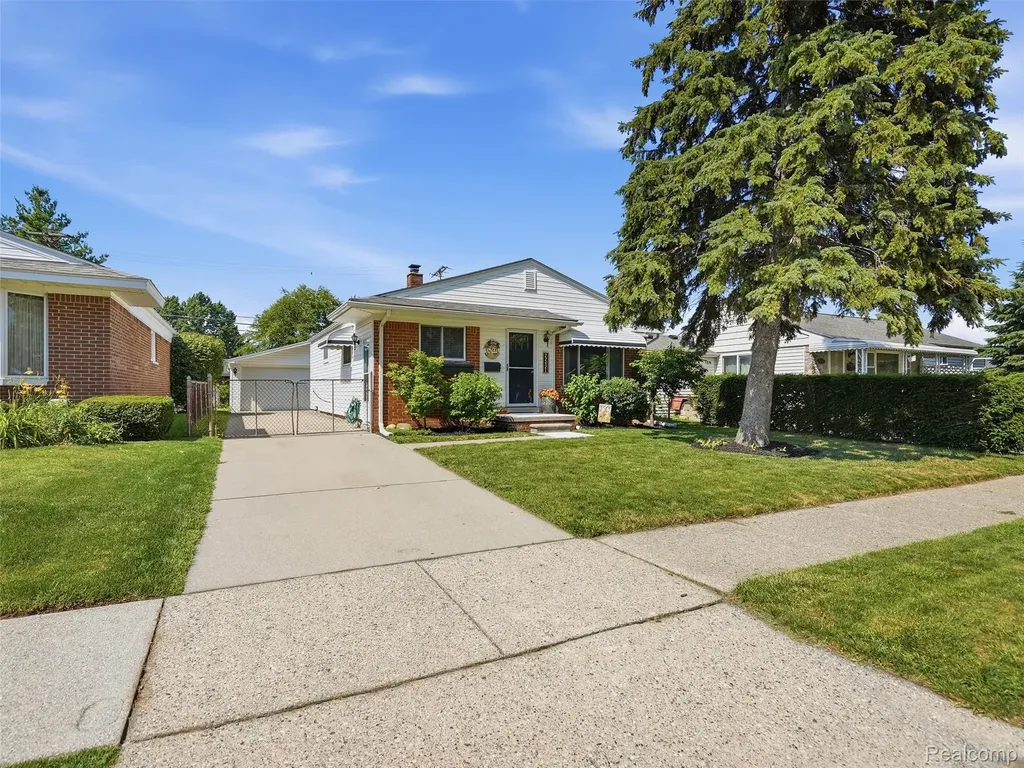 22421 Visnaw Street St. Clair Shores City MI 48081
