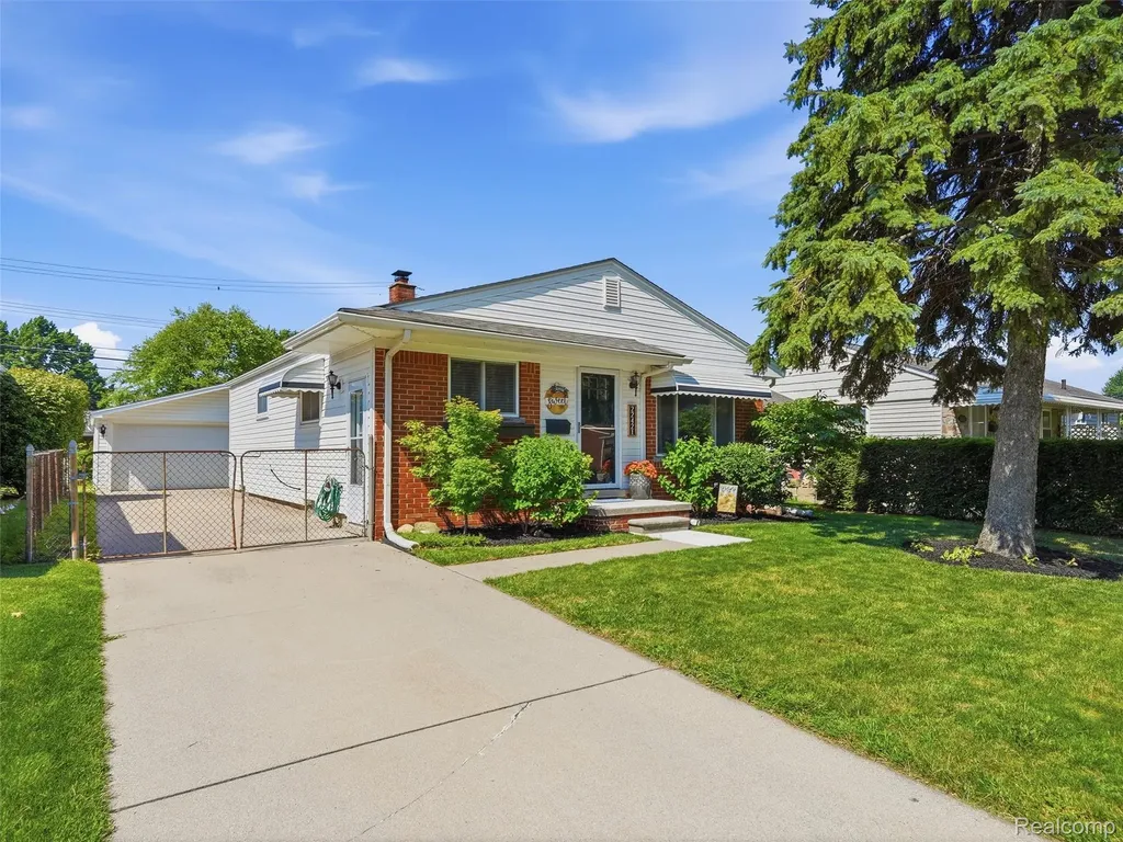 22421 Visnaw Street St. Clair Shores City MI 48081