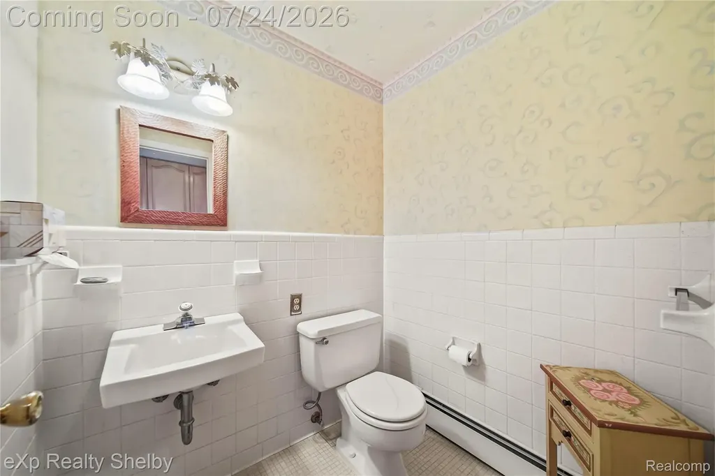 11512 Short Drive Warren City MI 48093