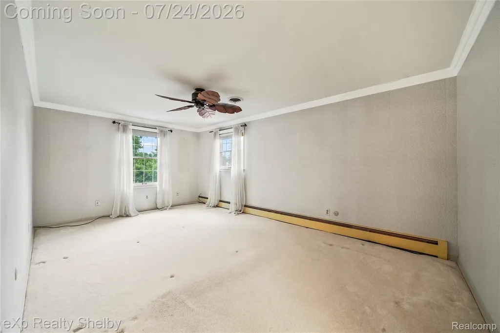 11512 Short Drive Warren City MI 48093