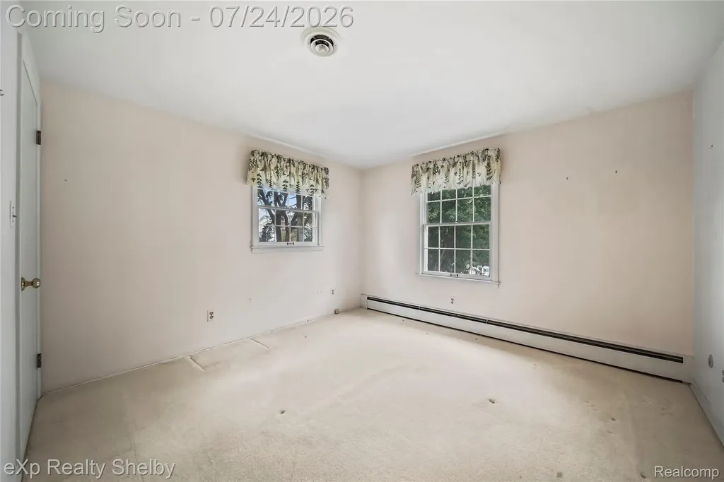11512 Short Drive Warren City MI 48093