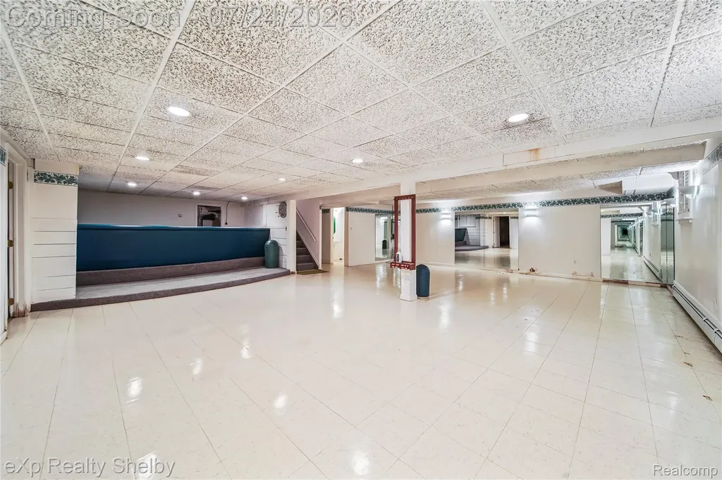 11512 Short Drive Warren City MI 48093