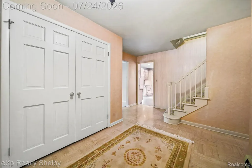 11512 Short Drive Warren City MI 48093