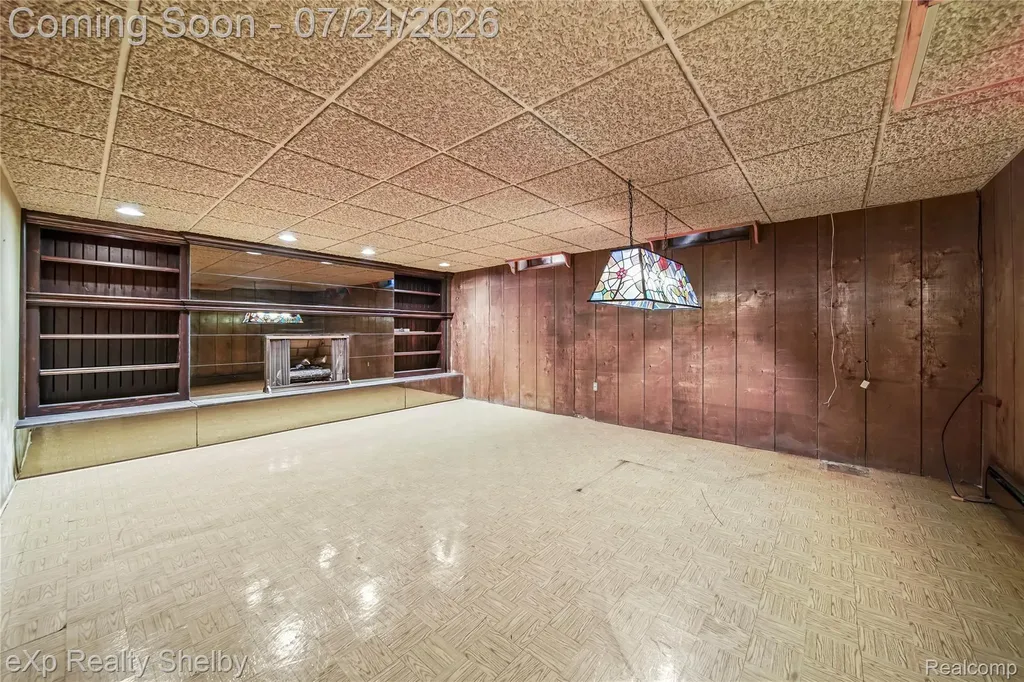 11512 Short Drive Warren City MI 48093