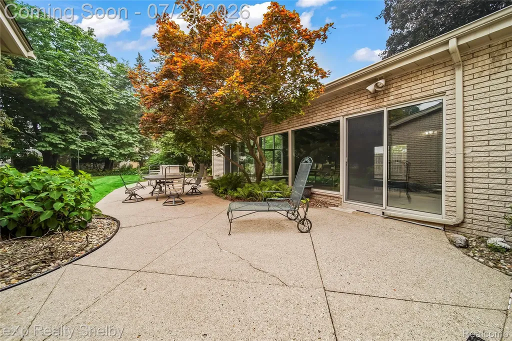 11512 Short Drive Warren City MI 48093