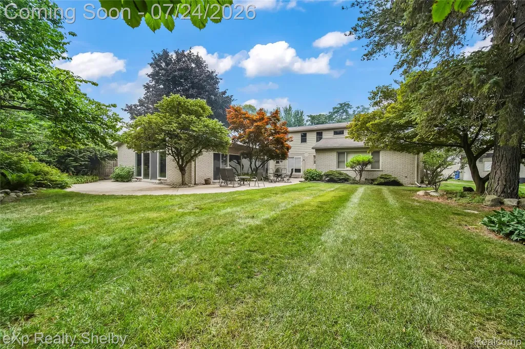 11512 Short Drive Warren City MI 48093