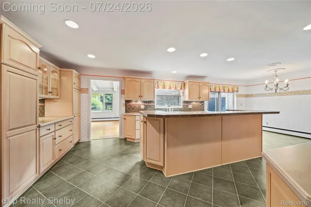 11512 Short Drive Warren City MI 48093