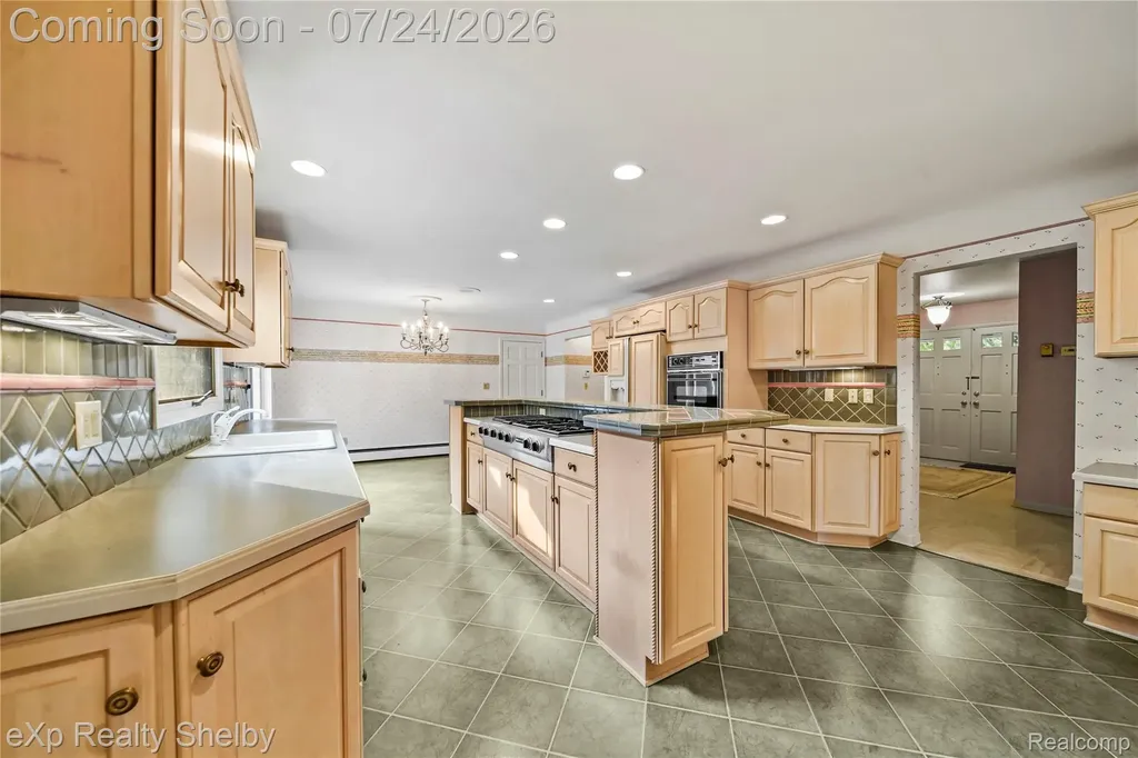 11512 Short Drive Warren City MI 48093