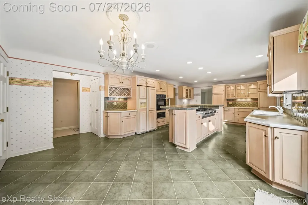 11512 Short Drive Warren City MI 48093