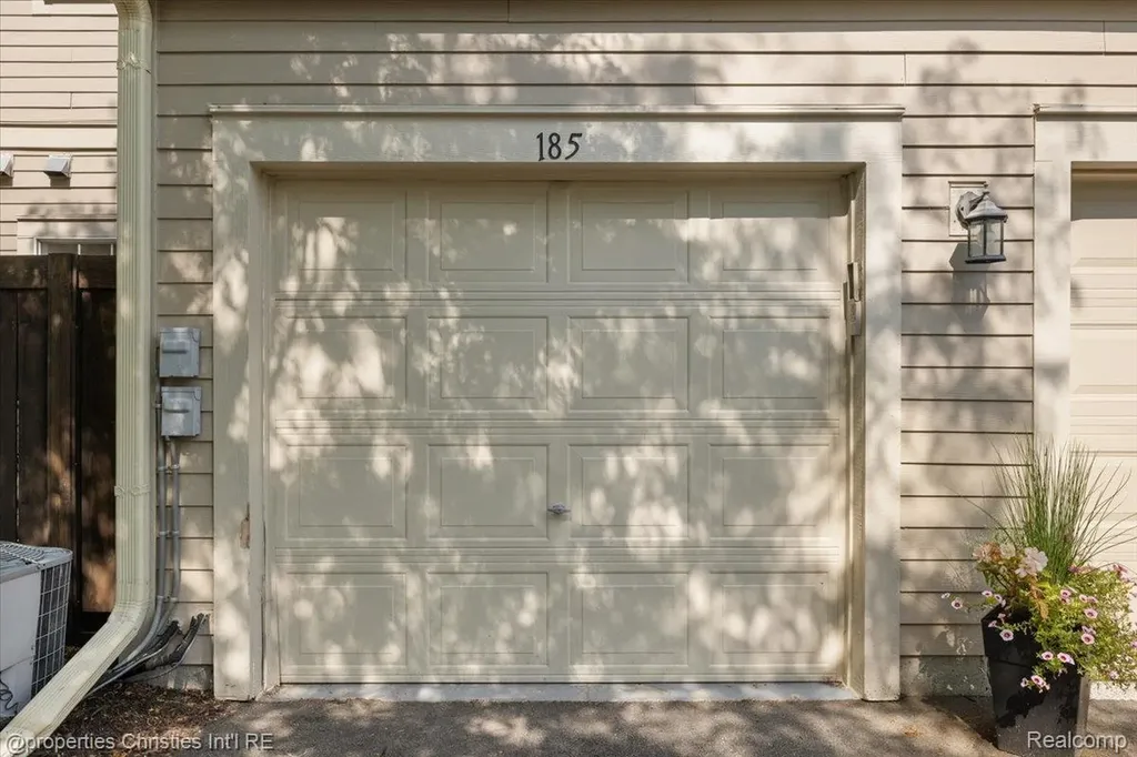 185 Hamilton Street Plymouth City MI 48170