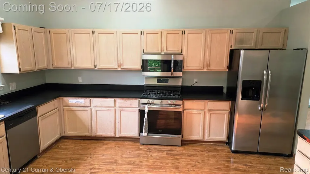 38185 Palmateer Road Westland City MI 48186