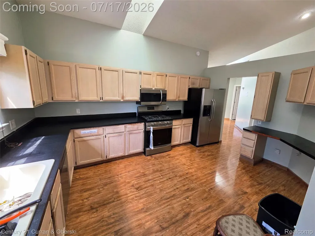38185 Palmateer Road Westland City MI 48186