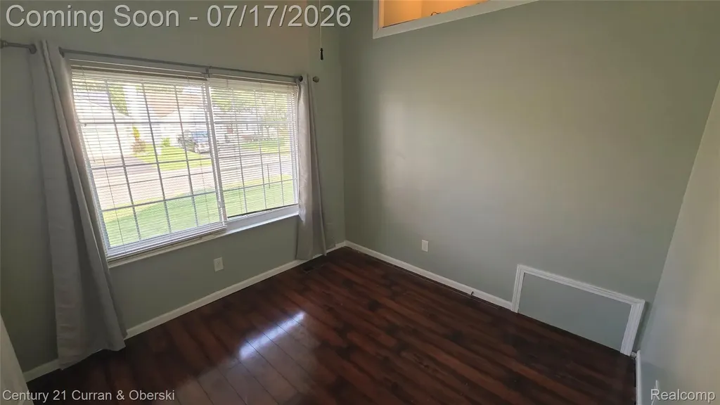 38185 Palmateer Road Westland City MI 48186