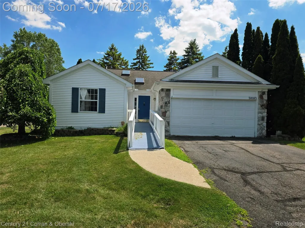38185 Palmateer Road Westland City MI 48186