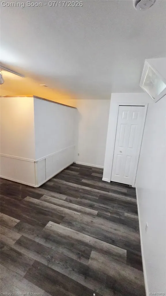 38185 Palmateer Road Westland City MI 48186