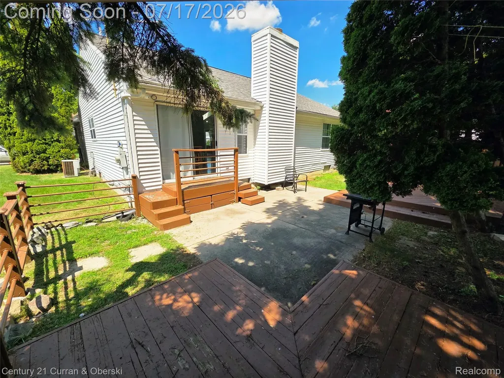 38185 Palmateer Road Westland City MI 48186