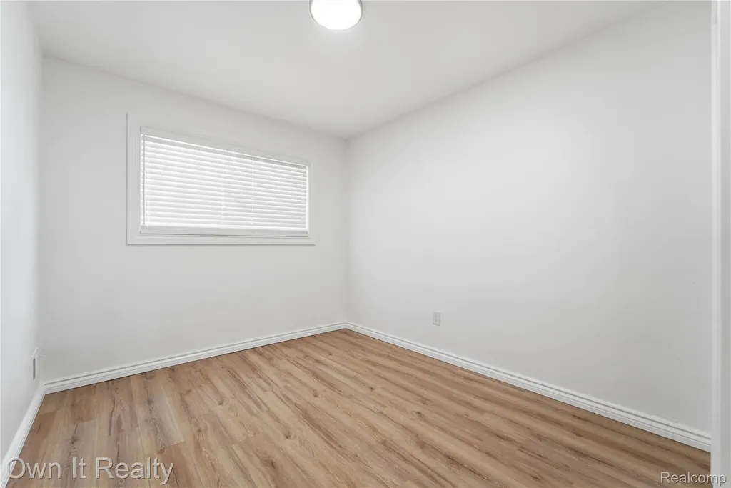 20320 Whitlock Drive Dearborn Heights City MI 48127