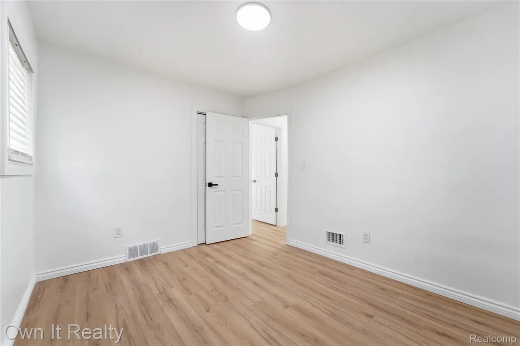 20320 Whitlock Drive Dearborn Heights City MI 48127
