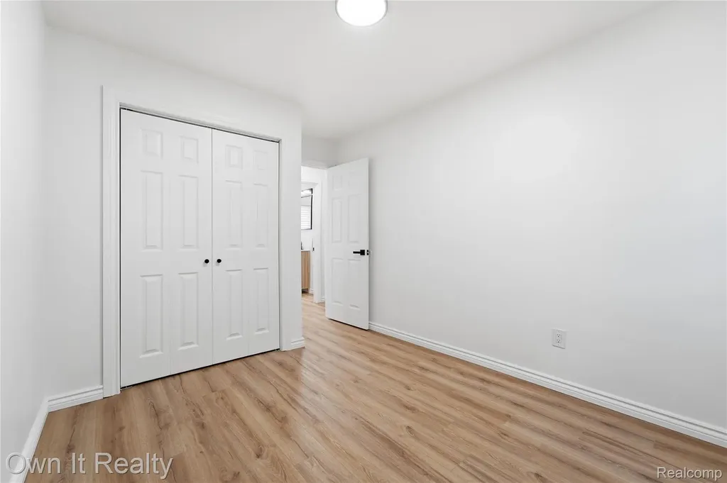 20320 Whitlock Drive Dearborn Heights City MI 48127