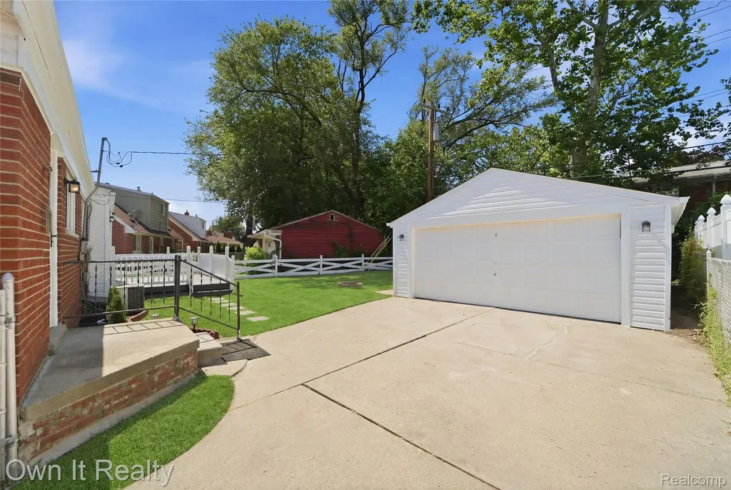 20320 Whitlock Drive Dearborn Heights City MI 48127